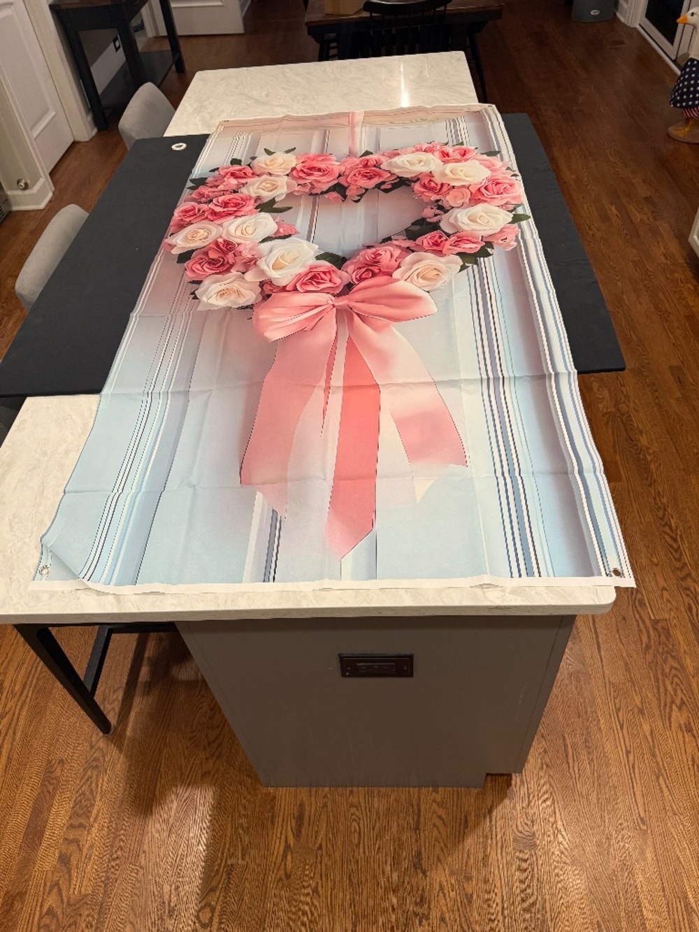 Party Banner of Floral Heart Shaped Wreath with Bow 35"x70" Brand New